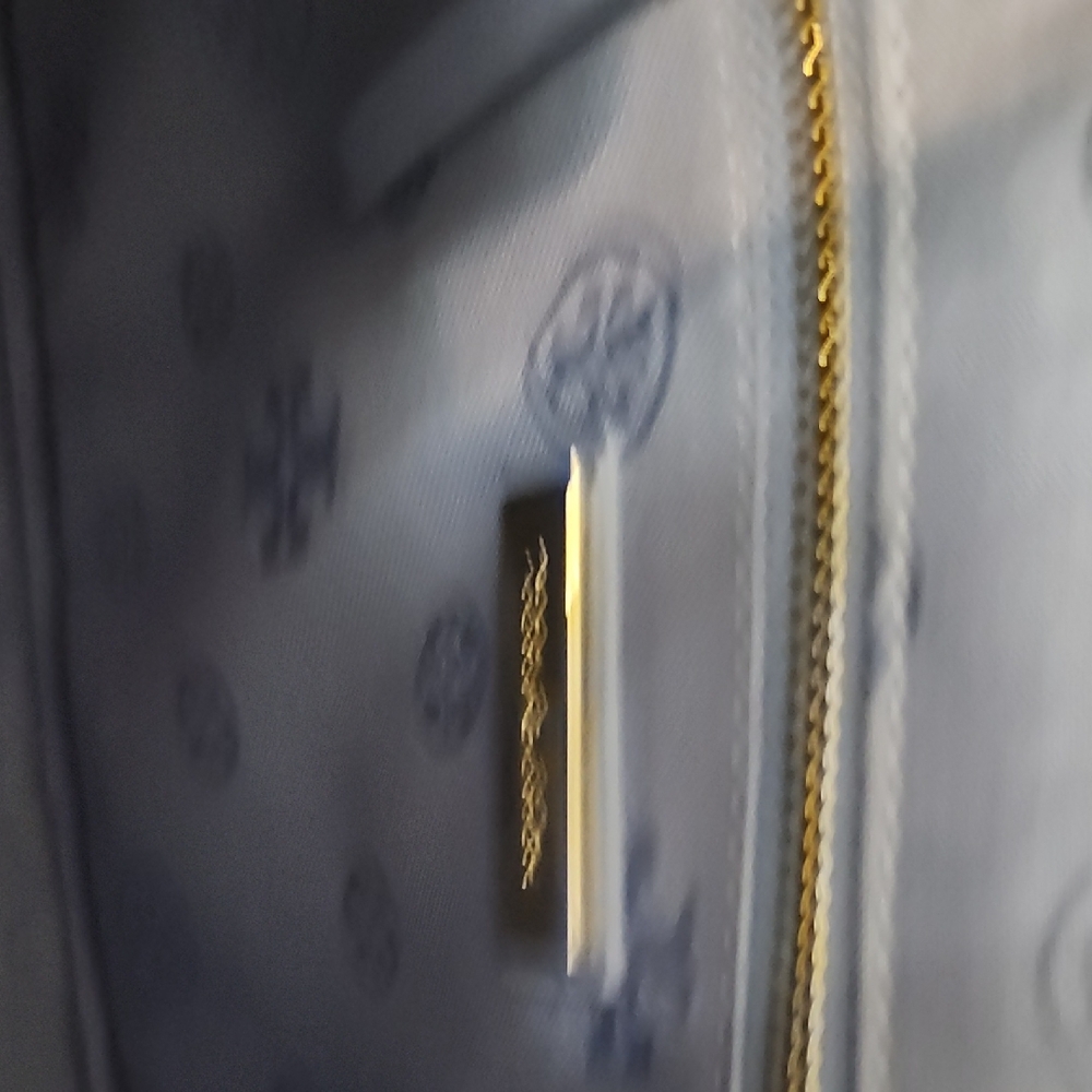 Tory Burch Quilted Crossbody Bag in Periwinkle Blue with Gold Chain - Picture 12 of 15